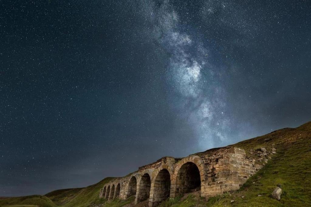 פיקרינג Dark Skies Cottage מראה חיצוני תמונה